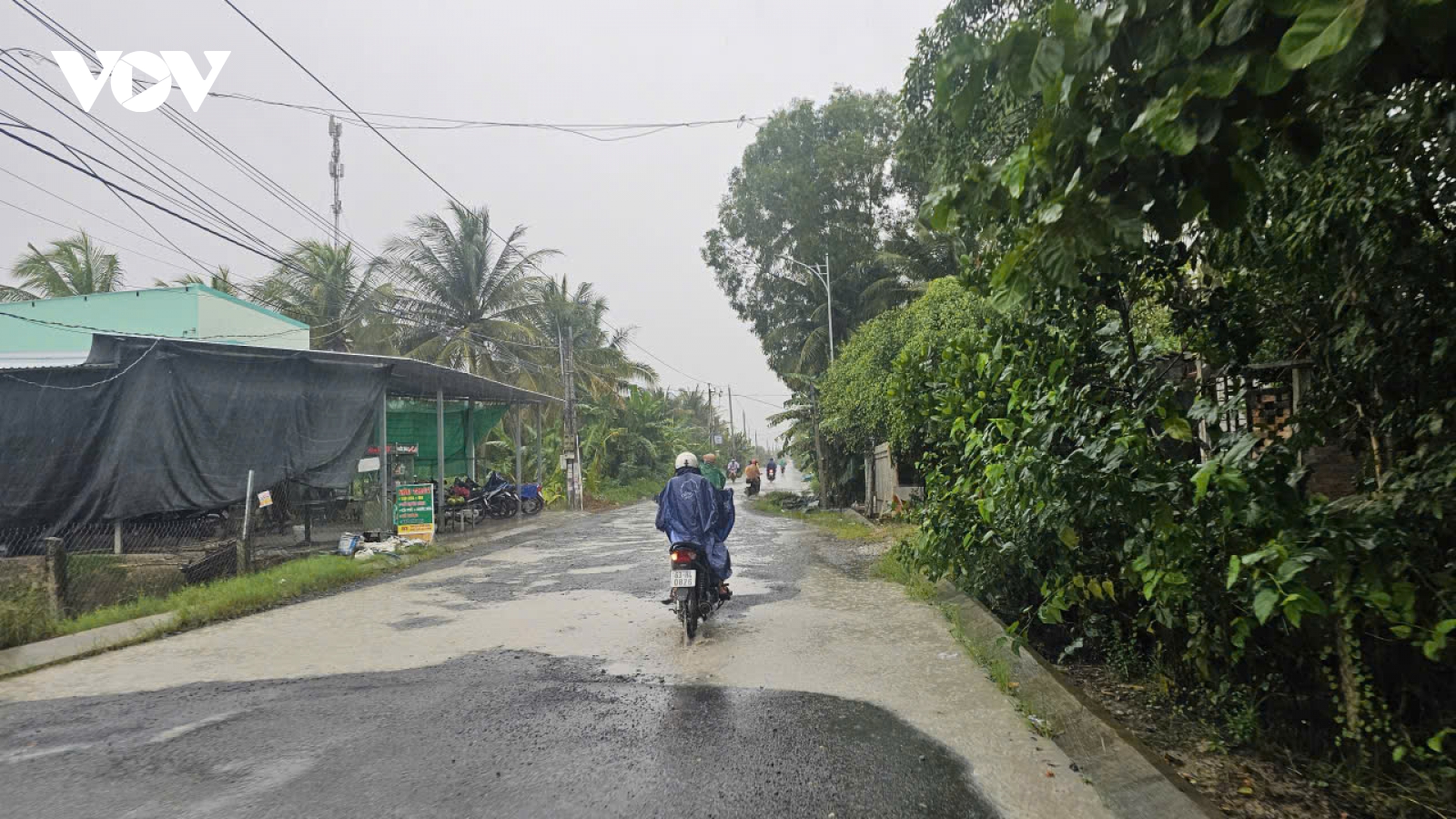 Tuyến đường dài khoảng 2km ở Đồng Tháp xây dựng 4 năm vẫn chưa thông suốt